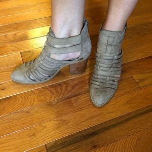 Steve Madden booties in Beige